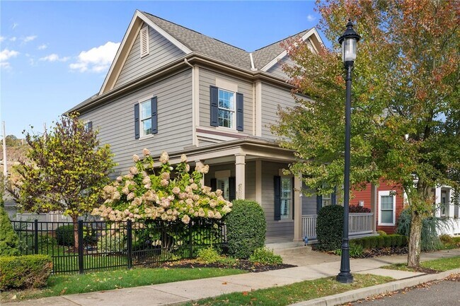 Photo - 261 1st St House