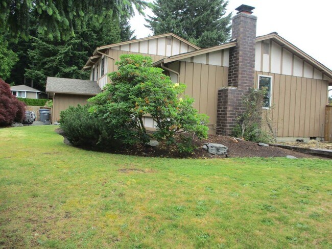 Foto del edificio - 3 Bedroom, 2.5 bathroom split level home in University Place
