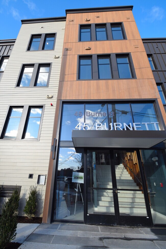 Building Photo - 45 Burnett St