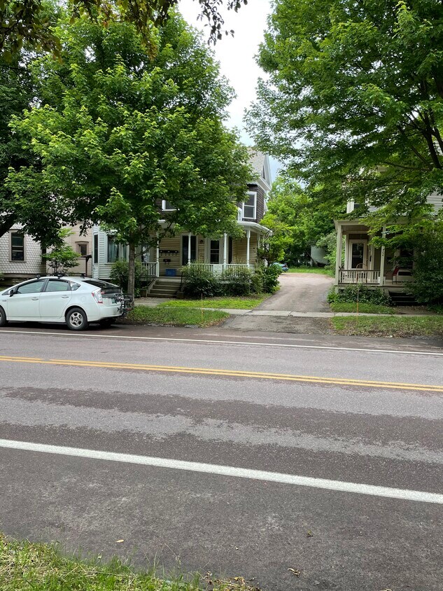 Building Photo - 106 N Willard St