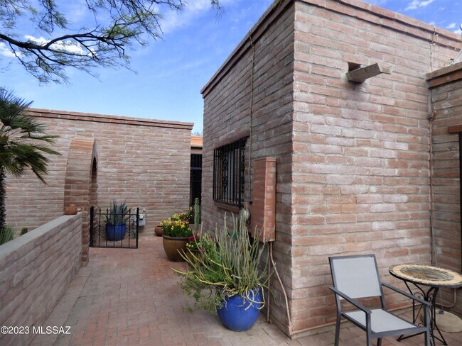 Foto del edificio - 5300 N Montezuma Trail