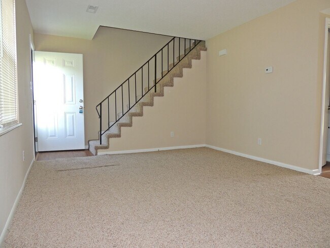 Foto del edificio - Convenient location , 2 bedroom 1.5 bath 9...