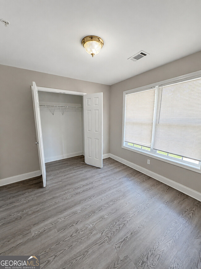 Building Photo - 1240 Pinedale Cir NW