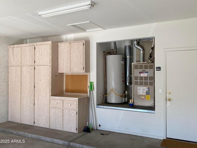 Building Photo - 320 S 70th St