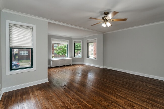 Building Photo - 6913 S Paxton Ave