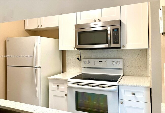 Building Photo - 8006 SW 149th Ave