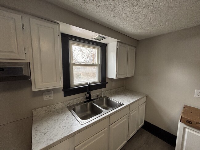 Building Photo - 525 Pike Ave SW