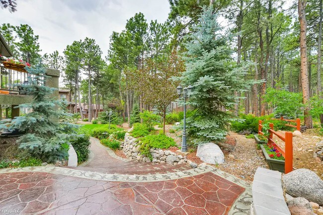 Building Photo - 17390 Lamplight Dr