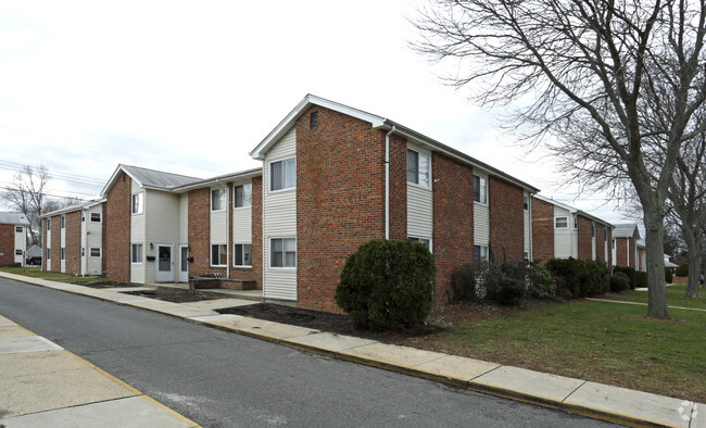 Lloyd Manor Apartaments - Lloyd Manor Apartments