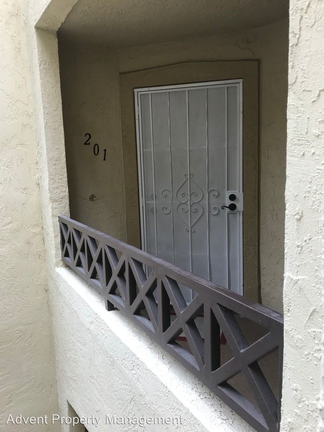 Foto del edificio - 2055 Lakeridge Cir