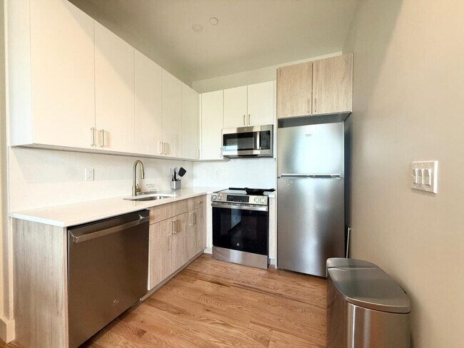 Foto del edificio - Furnished room/NOT APARTMENT