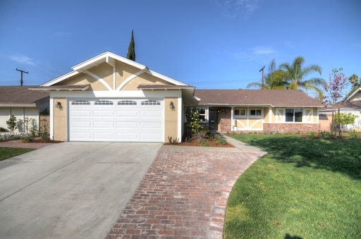 Building Photo - 437 W Brookshire Ave