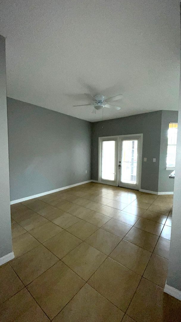 Foto del edificio - Charming 2/2 Spacious Condo with a Screene...