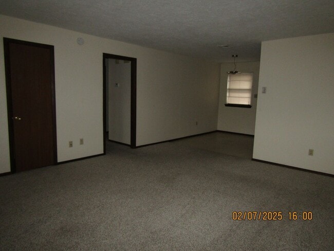 Building Photo - Great Condo located on the Westside of Law...