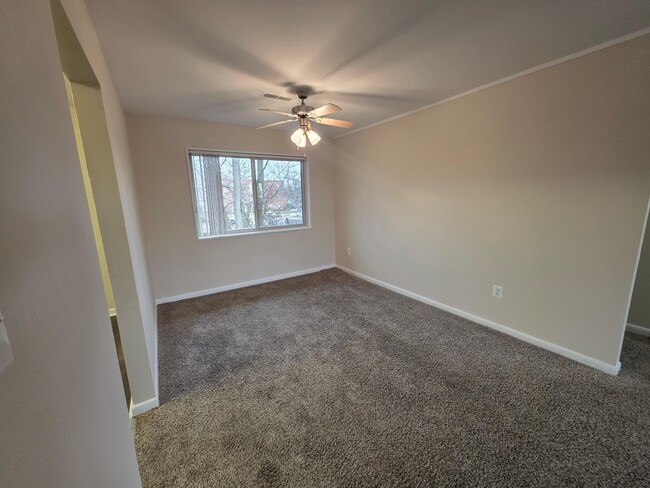 Interior Photo - Summit Crest