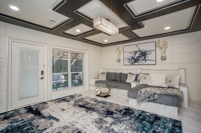 Foto del edificio - 5711 Sugar Hill Dr