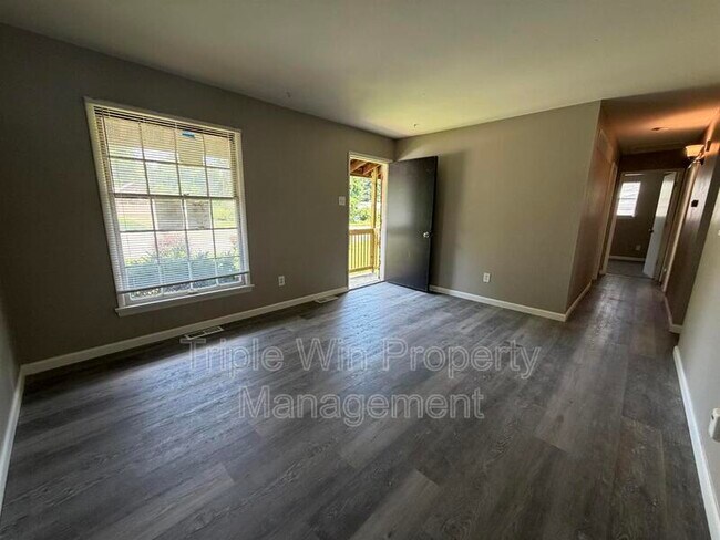 Foto del edificio - 7250 Howdershell Rd