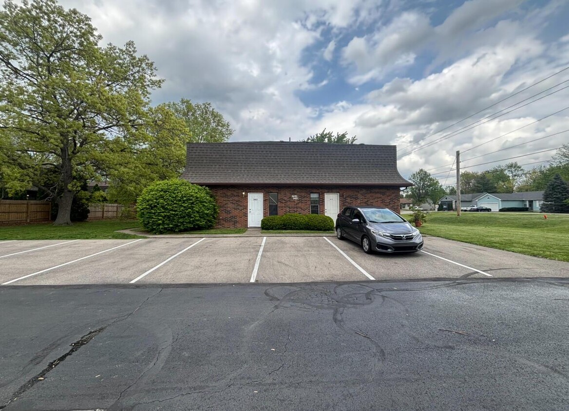 Primary Photo - 3415 Hines Rd