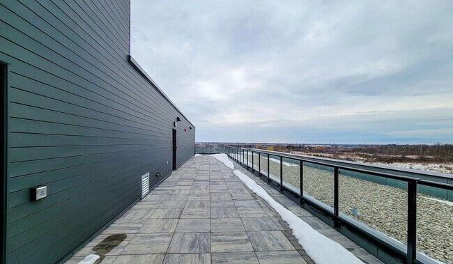 Photo du bâtiment - 1936 Rymal Rd E