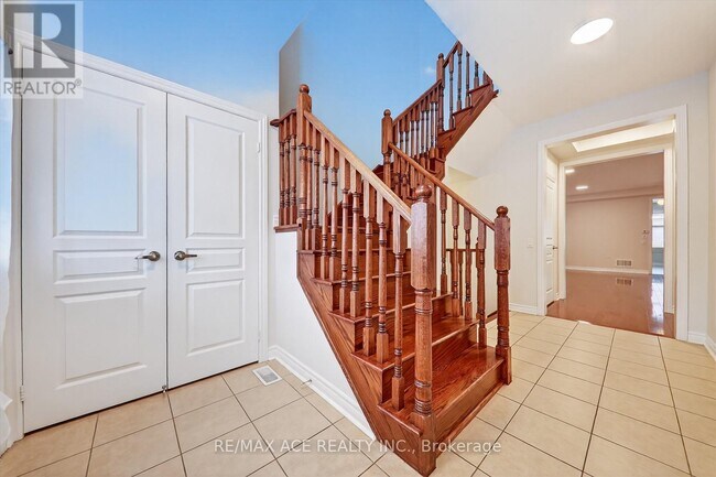 Photo du bâtiment - 26 Newhouse Blvd