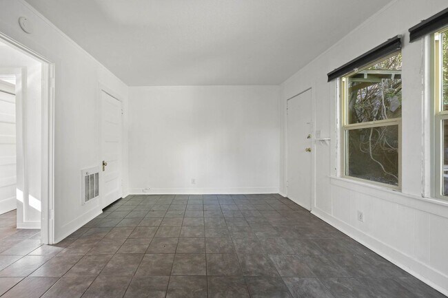 Building Photo - 1816 Carleton St