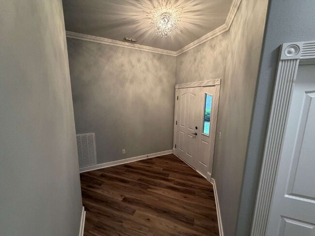 Foto del edificio - Elegant, Low Maintenance Townhome Designed for Elevated Everyday Living!