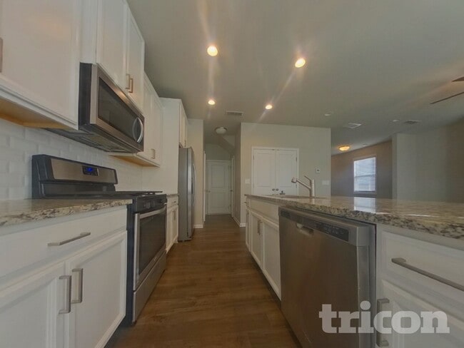 Building Photo - 2241 Westside Dr