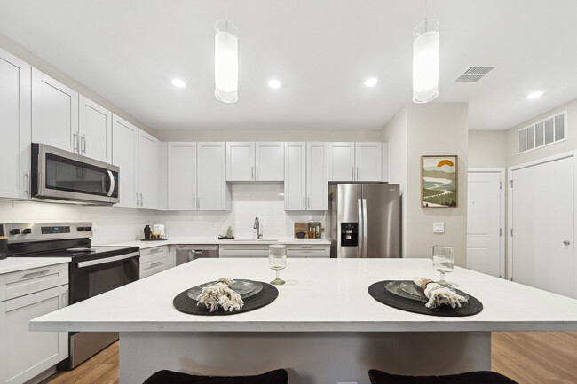 Building Photo - Ascend Ridgewood Lakes