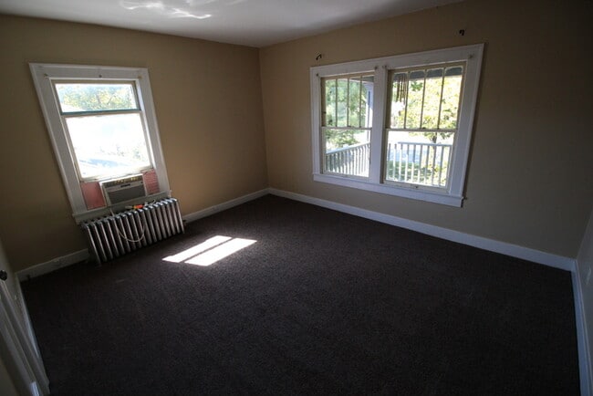 Building Photo - Unit 3