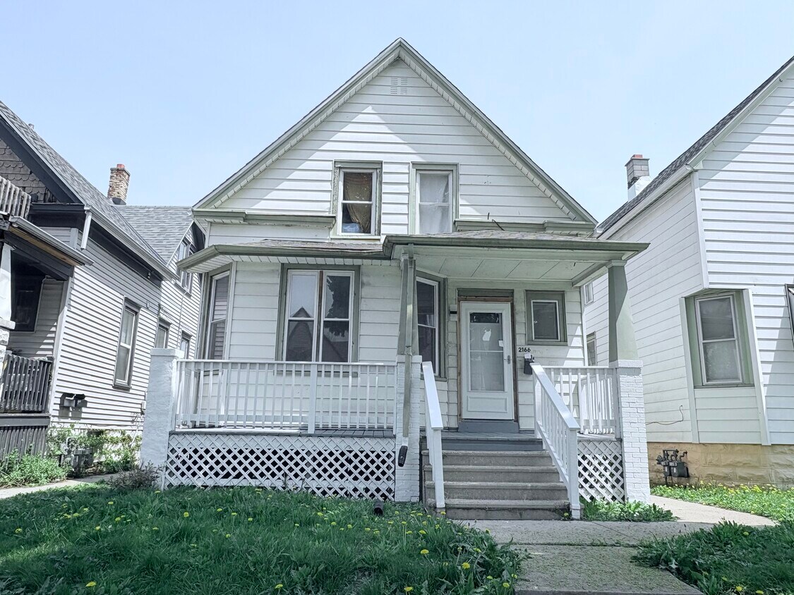 Foto principal - 2166 S 6th St