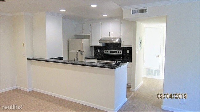 Foto del edificio - 43120 Mayfair Park Ave