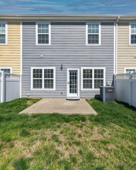 Foto del edificio - 105 Dursley Ln