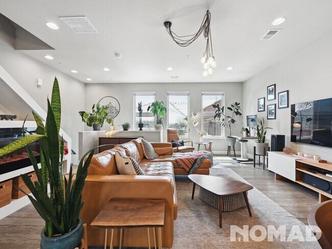Building Photo - Modern 2-Bedroom Townhouse with Private Ro...