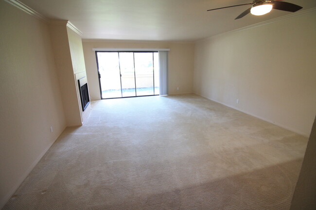 Foto del edificio - Spacious 1 Bd Condo in Scripps Ranch!