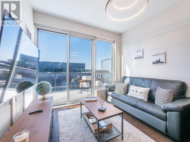 Photo du bâtiment - 1030 King St W