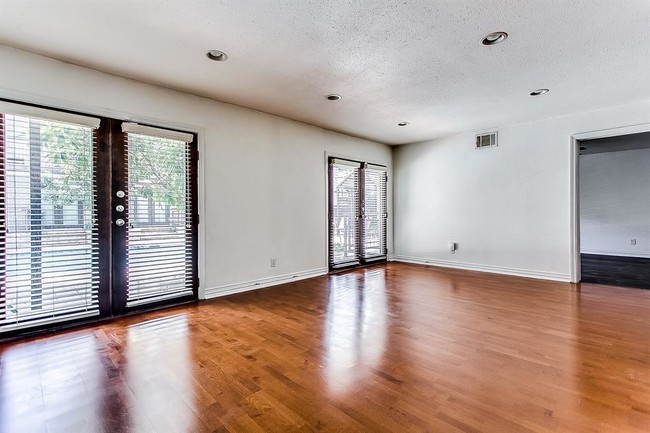 Foto del edificio - 2722 Knight St