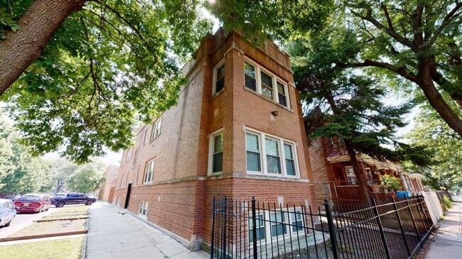 Building Photo - 3851 W Hirsch ave GE, Chicago, IL 60651