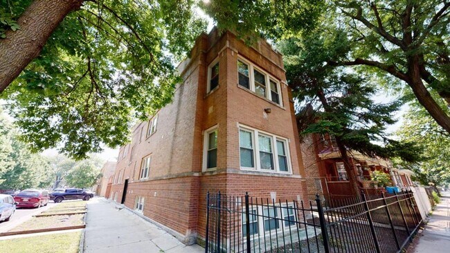 Foto del edificio - 3851 W Hirsch ave GE, Chicago, IL 60651