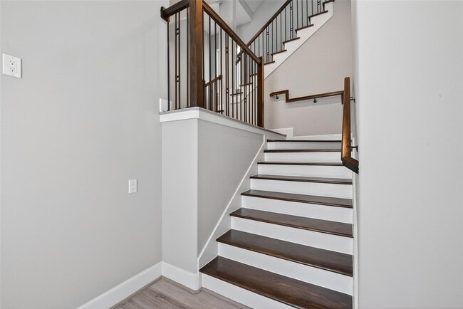 Building Photo - 1122 W 16th St