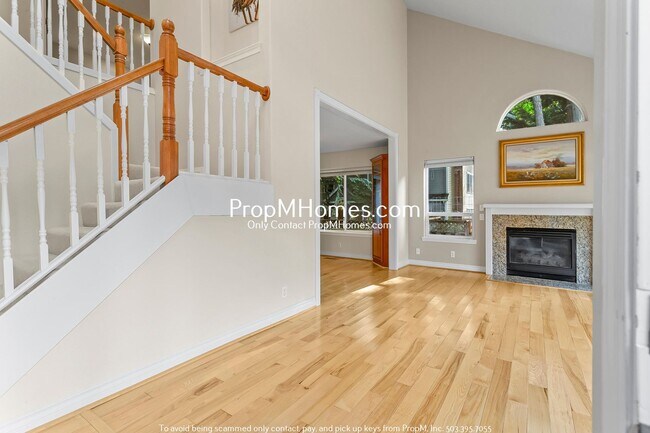 Building Photo - Spacious Four Bedroom Oasis in Lake Grove!