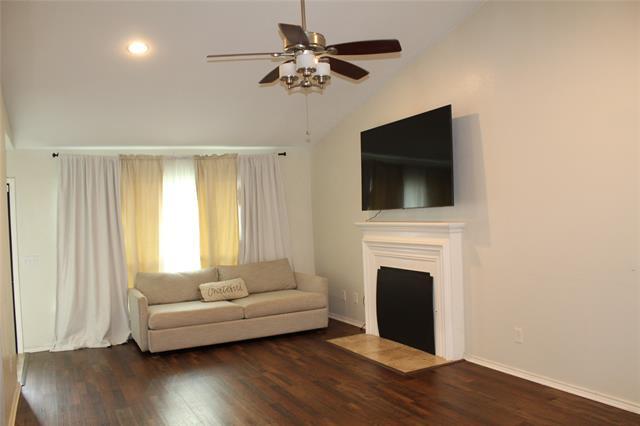 Foto del edificio - 719 Sewell Dr