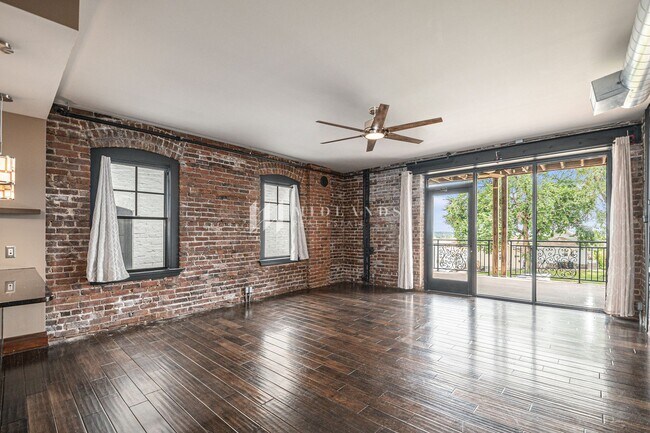 Foto del edificio - Stunning Downtown Condo