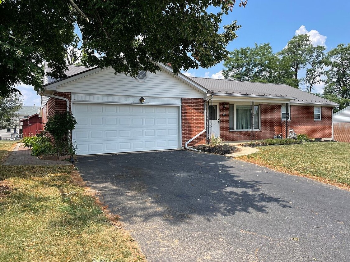 Primary Photo - 113 E Clearview Dr