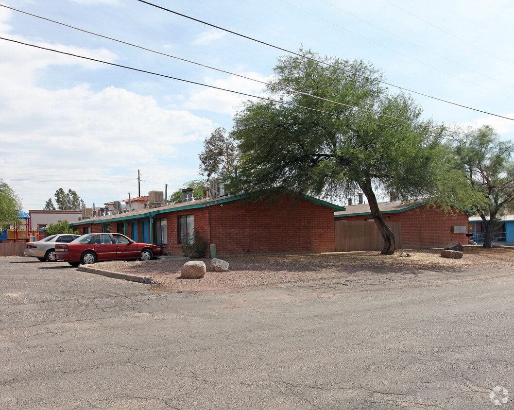 Building Photo - 1050-1088 E Navajo Rd