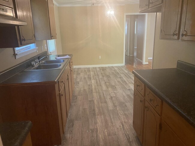 Building Photo - 1096 Berrywood Ave