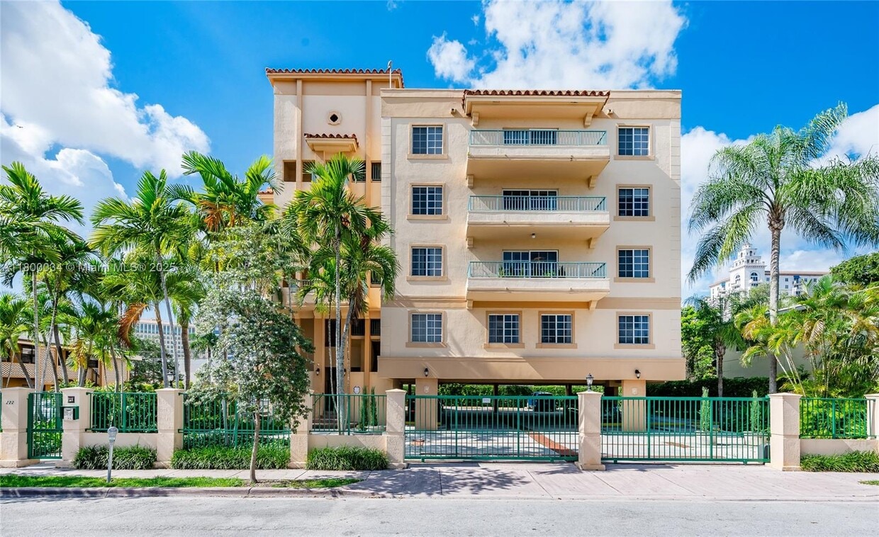 Foto principal - 222 Madeira Ave