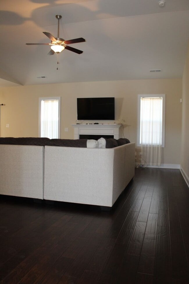 Building Photo - 205 Joyland Dr