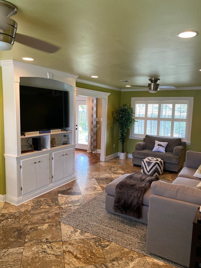 Building Photo - 3 Chimney Cross