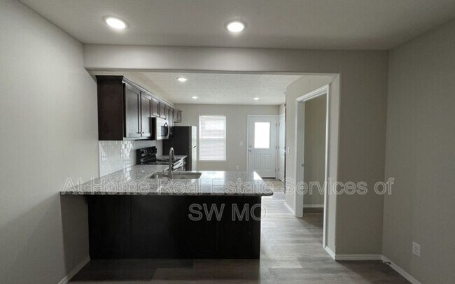 Foto del edificio - 749 Turner Ave