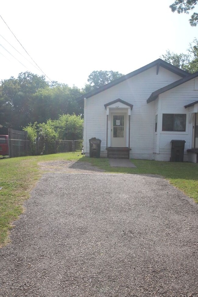 Building Photo - Tenneha Ave N 1535/1537